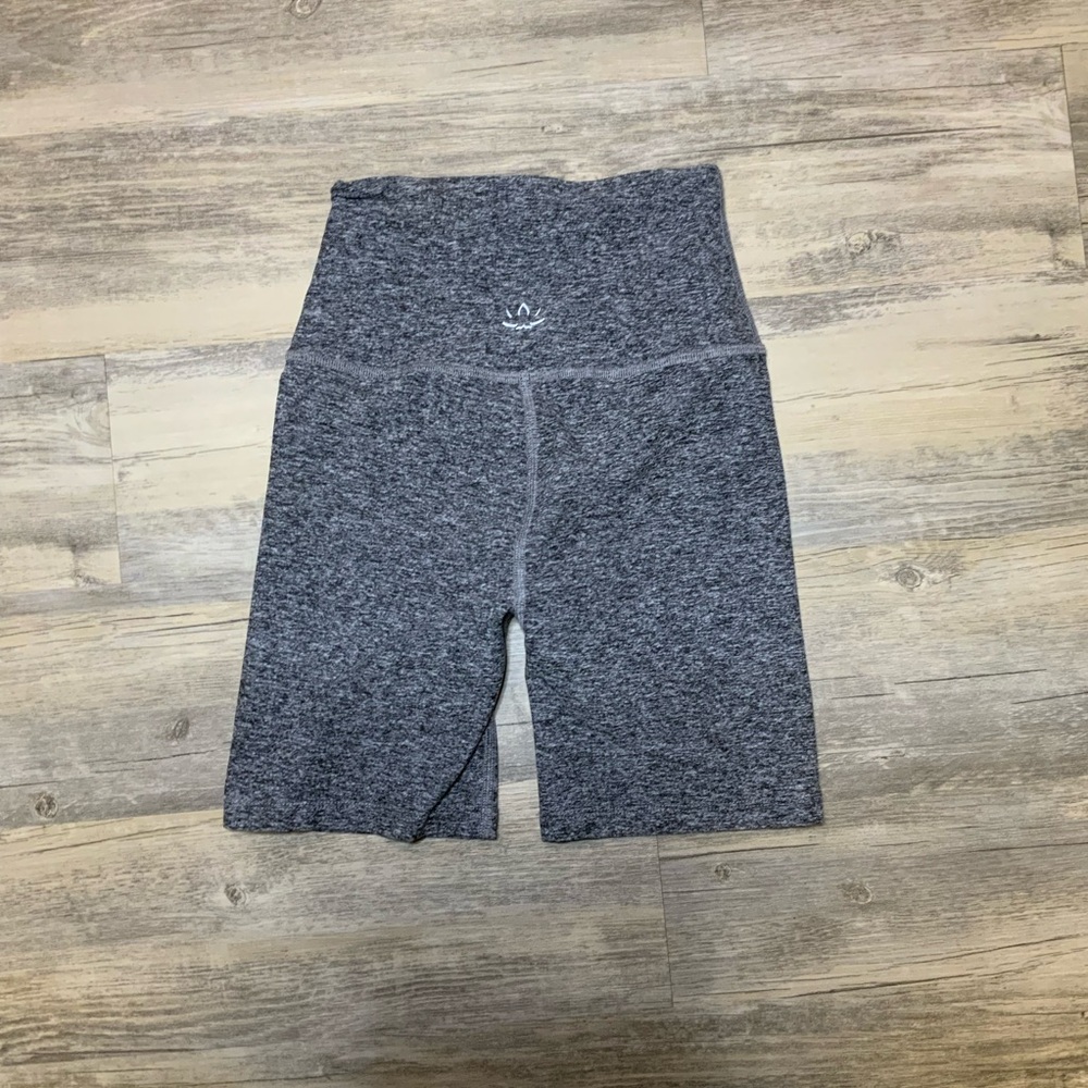 Beyond Yoga Heather Gray High-Waist Bike Shorts - Picture 4 of 4